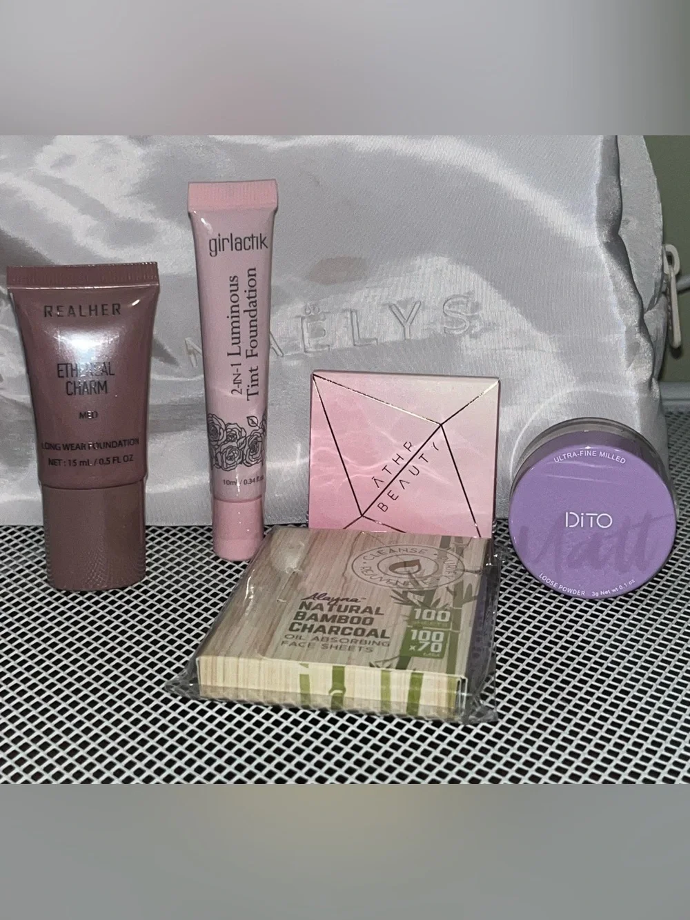 Combo of 2 Foundations and 2 Powders and Oil Absorbing Sheets